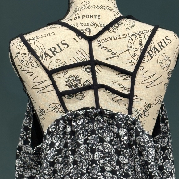 🖤 Forever 21+ Medallion Print Ladder Back Dress 1X - Picture 4 of 6